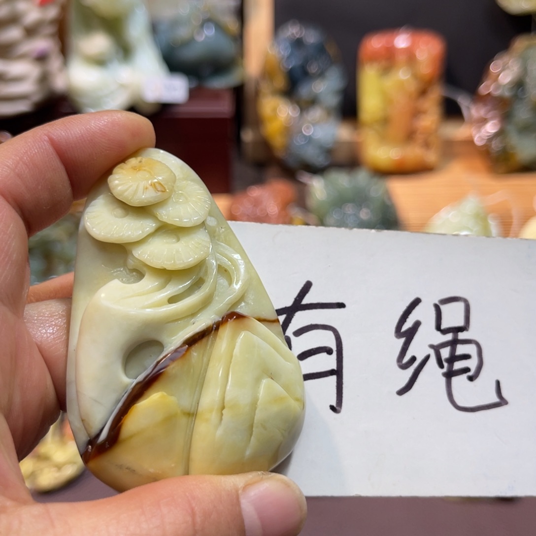 蛇纹石玉未镶嵌颈饰