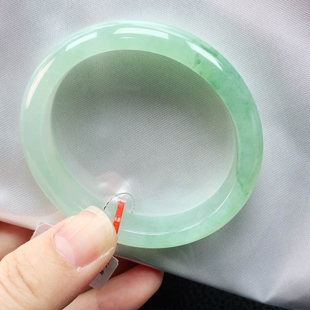 翡翠手镯未镶嵌53贵