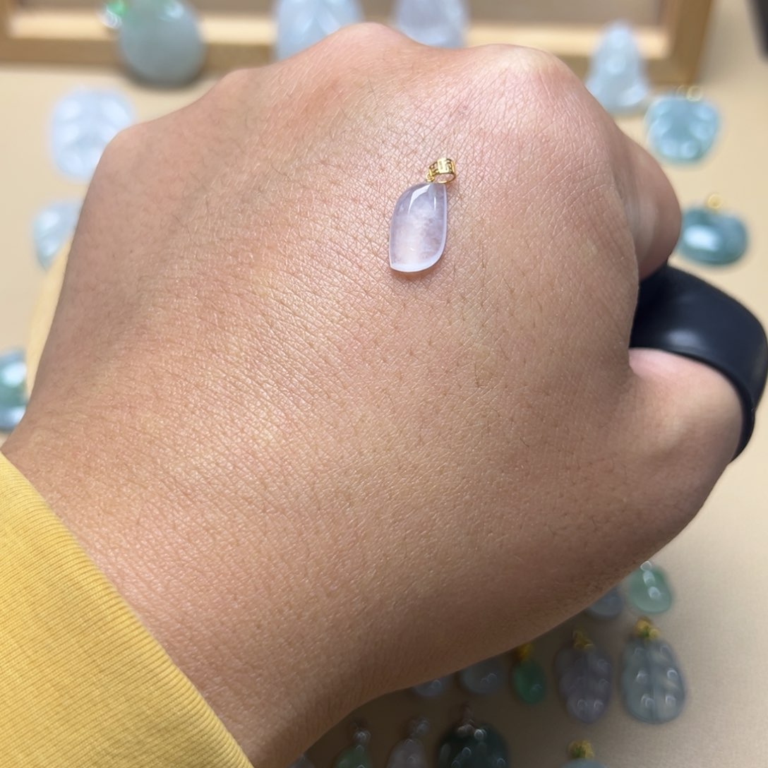 翡翠颈饰18K金镶嵌随形