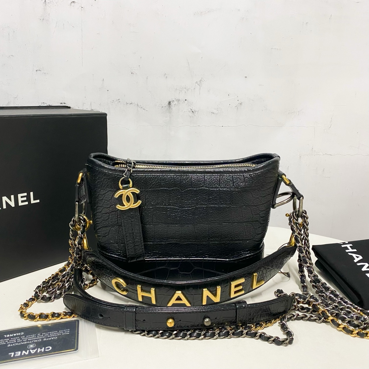 99新 Chanel/香奈儿    Chanel黑色鳄鱼纹流浪小号带卡（28开）