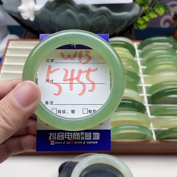 蛇纹石玉手镯未镶嵌