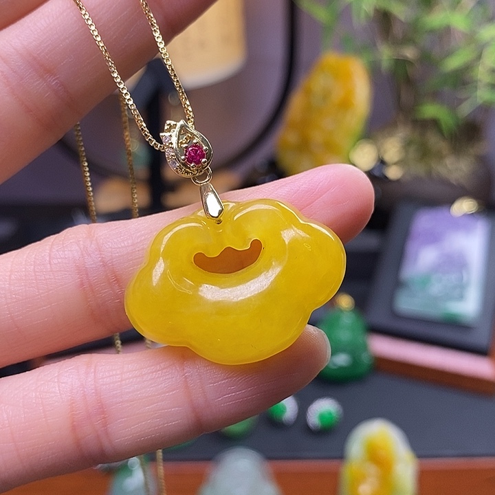 翡翠未镶嵌吊坠(赠链)