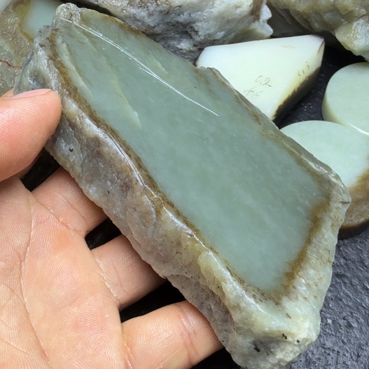 和田玉（糖玉）未镶嵌珠宝奇石
