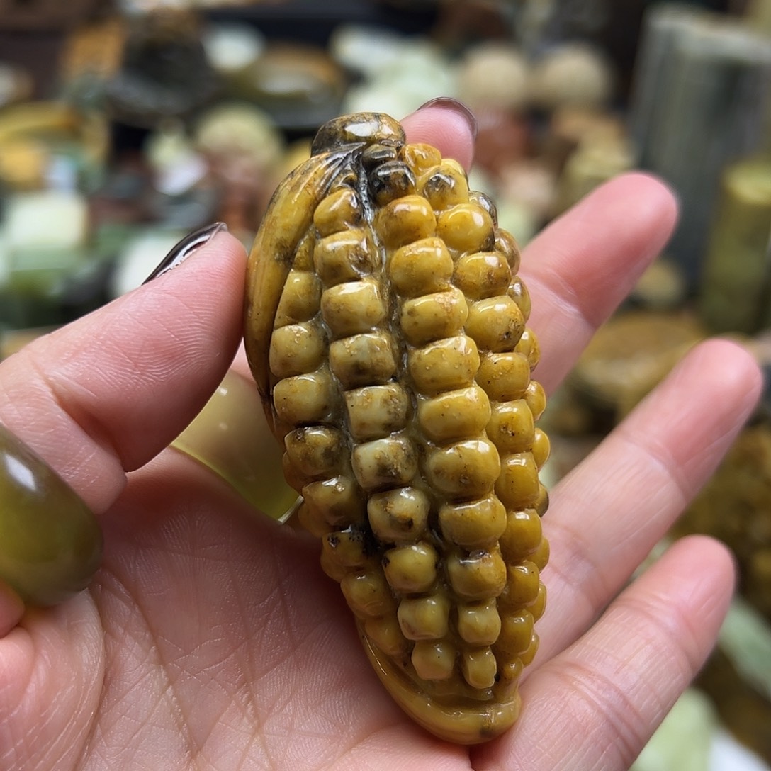 岫玉未镶嵌颈饰辽阳料玉米手玩