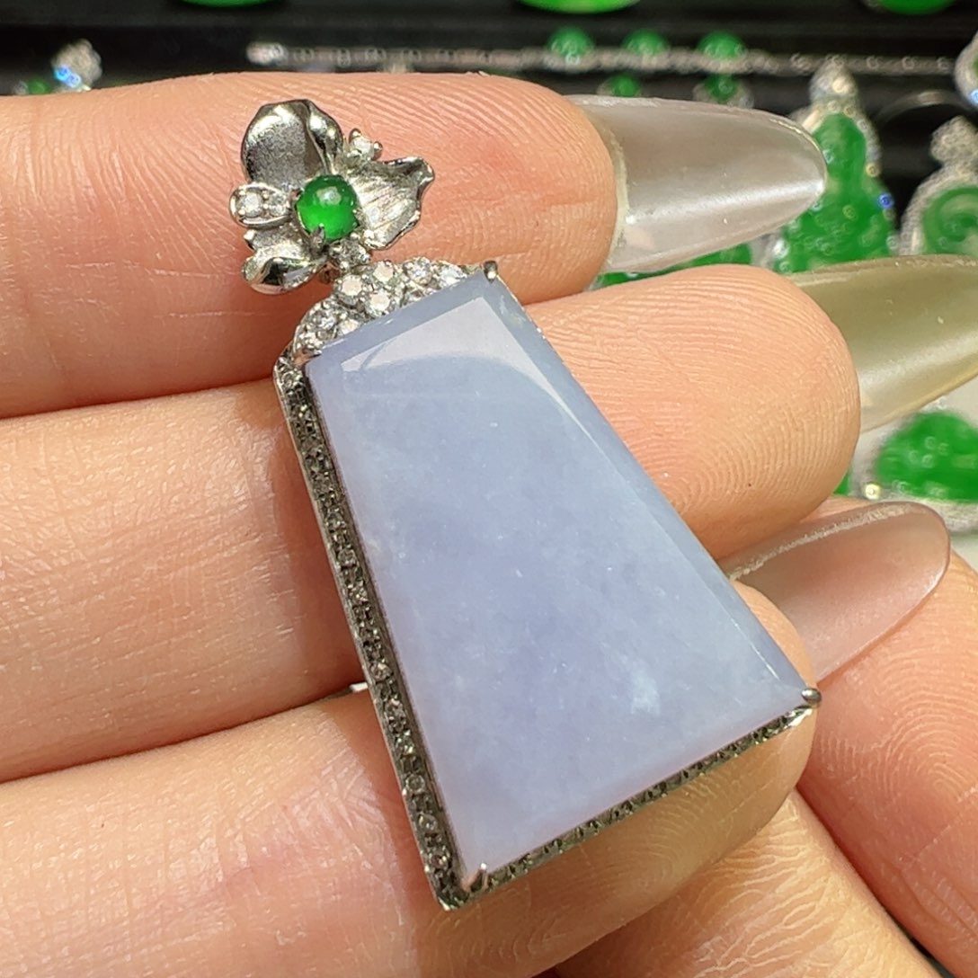 颈饰18K金镶嵌翡翠