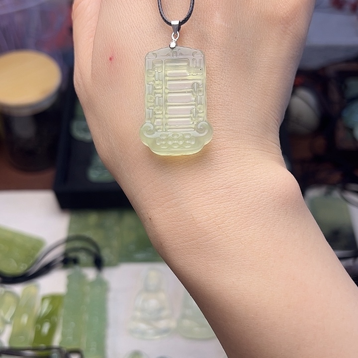 岫玉合金颈饰吊坠