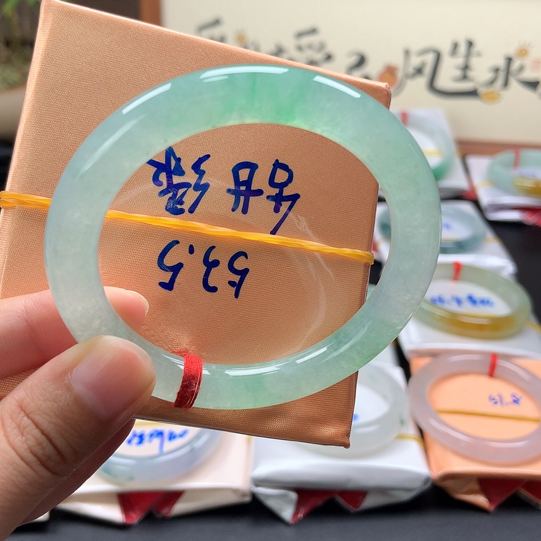 翡翠手镯未镶嵌4号链接