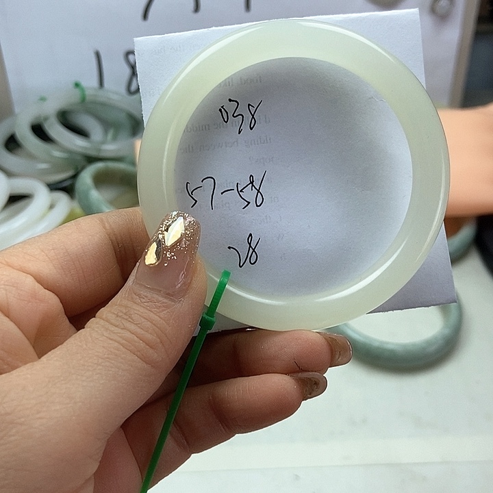 石英质玉手镯未镶嵌