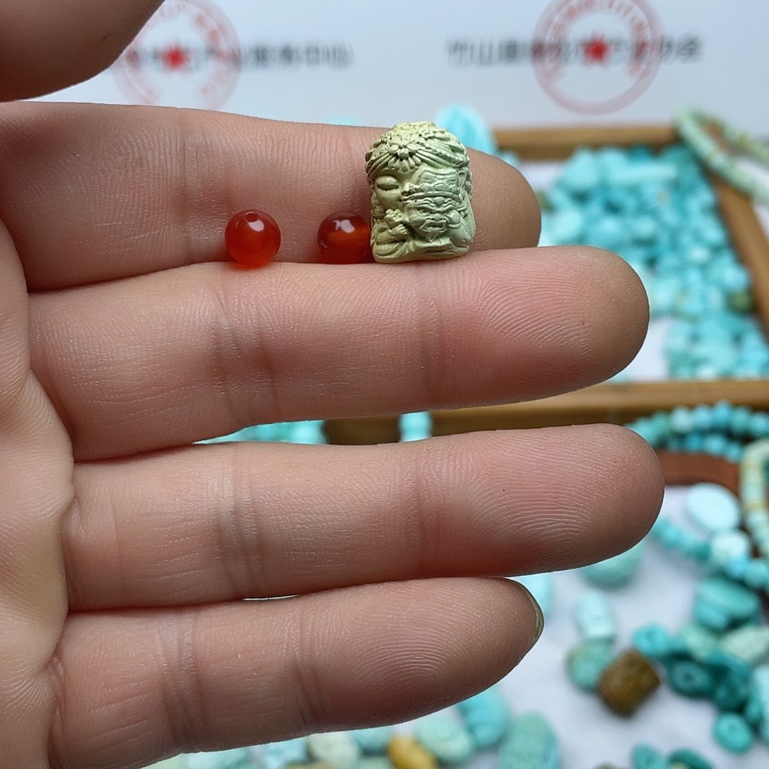 南红玛瑙颈饰未镶嵌厚**物233