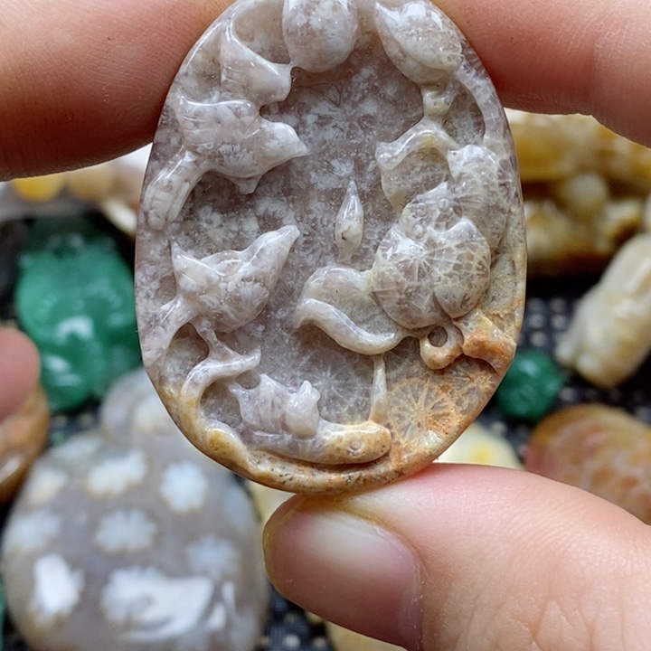 石英质玉颈饰未镶嵌