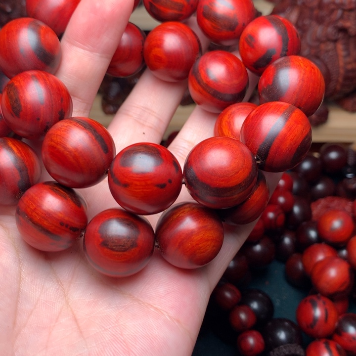 木2.0赤焰，顶泥黑飘红火焰纹