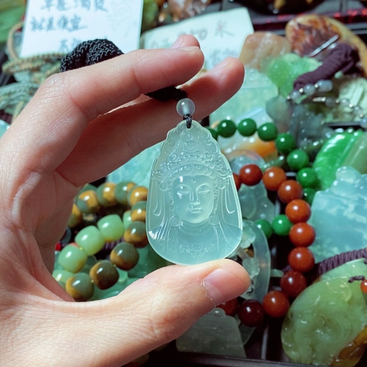 蛇纹石玉颈饰未镶嵌