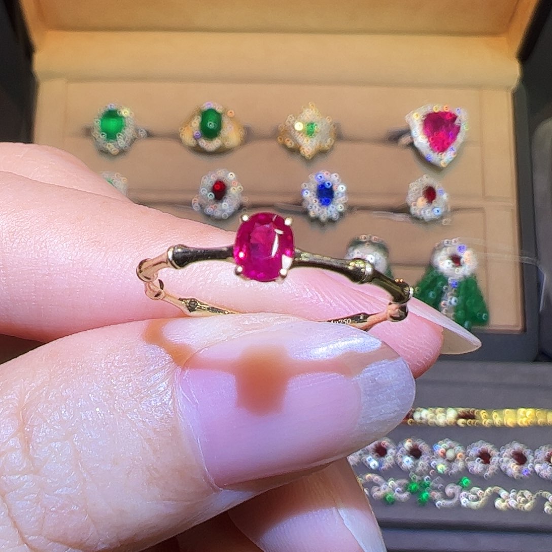 戒指18K金镶嵌红宝石