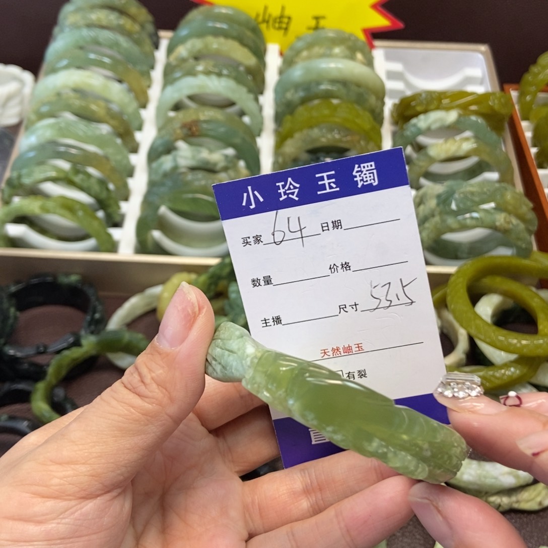 蛇纹石玉手镯未镶嵌