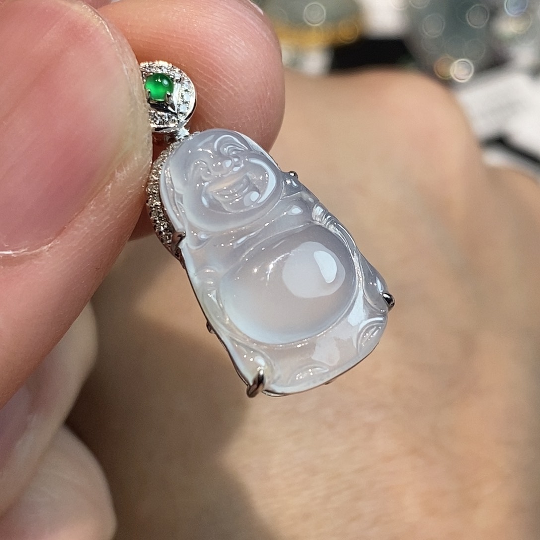 翡翠颈饰18K金镶嵌站佛