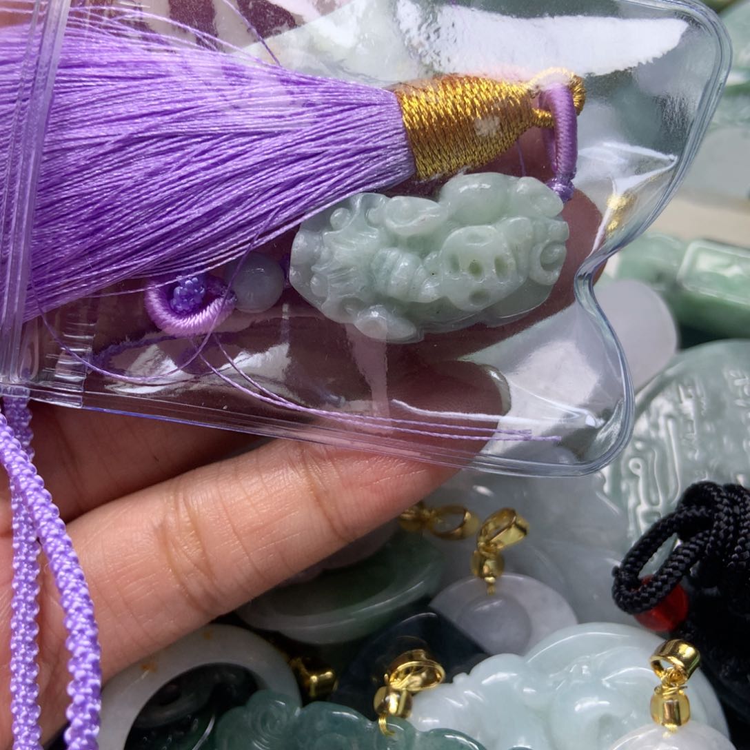 翡翠颈饰未镶嵌天然翡翠