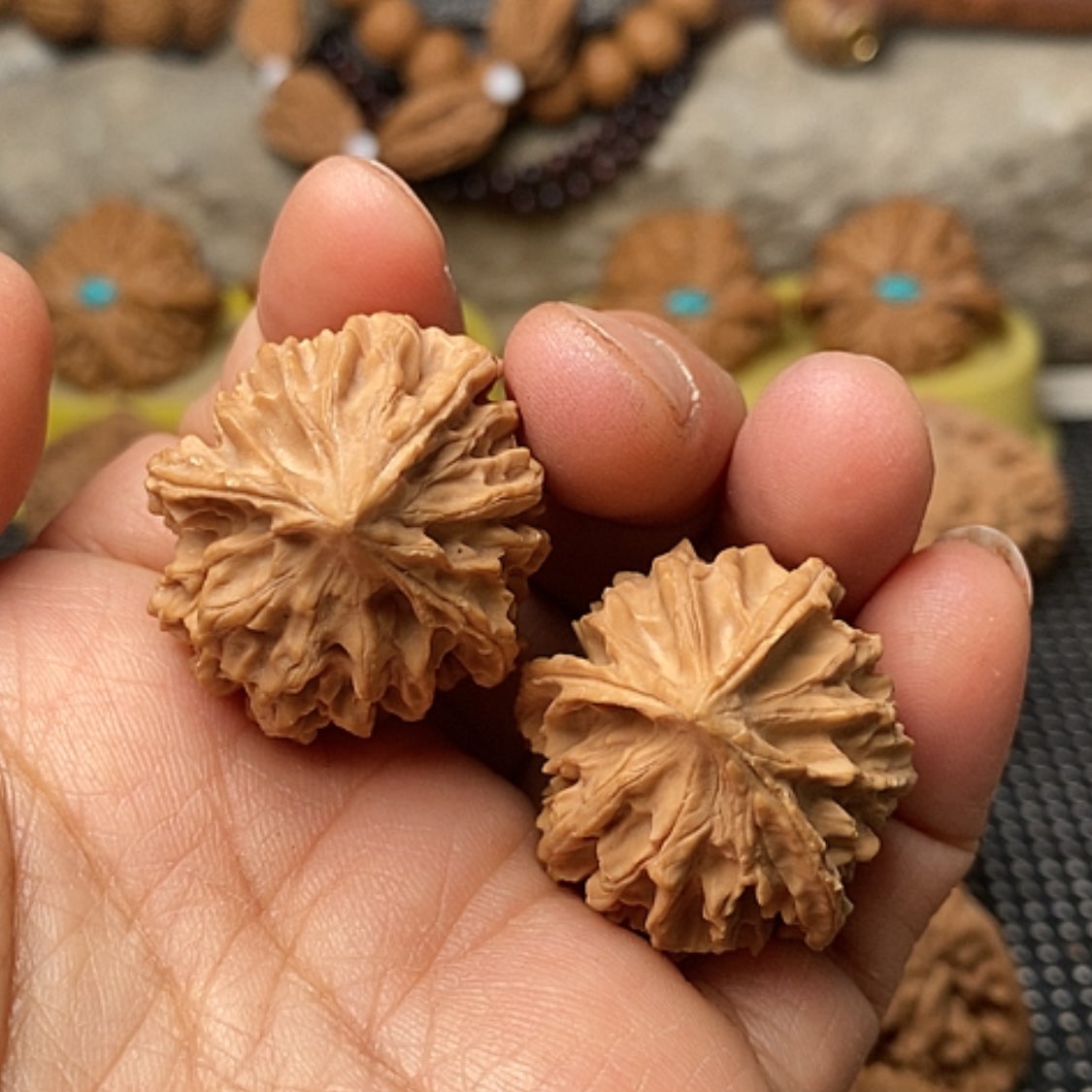 【闪购商品】文玩核桃把件三棱手捻异型