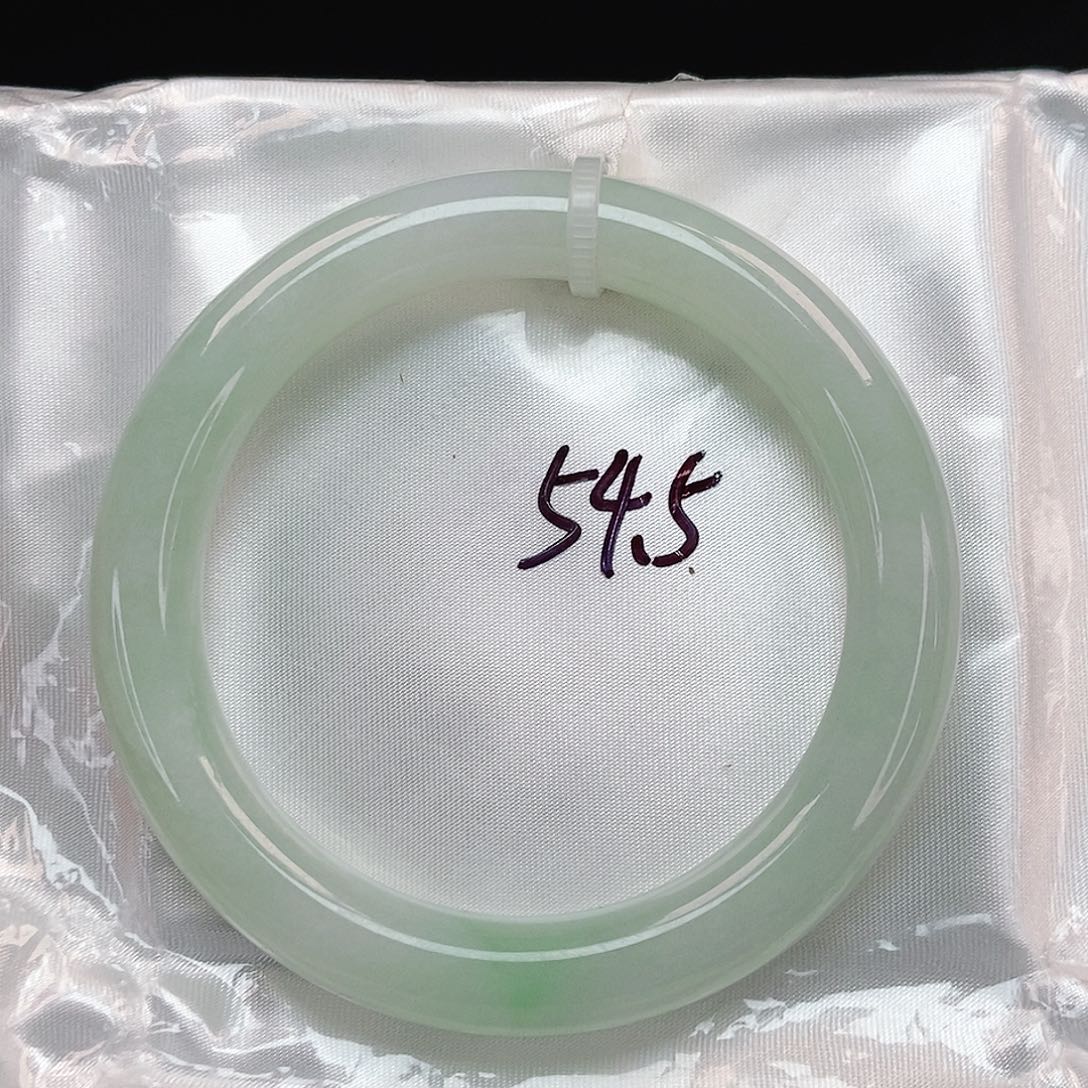 翡翠手镯未镶嵌圆条