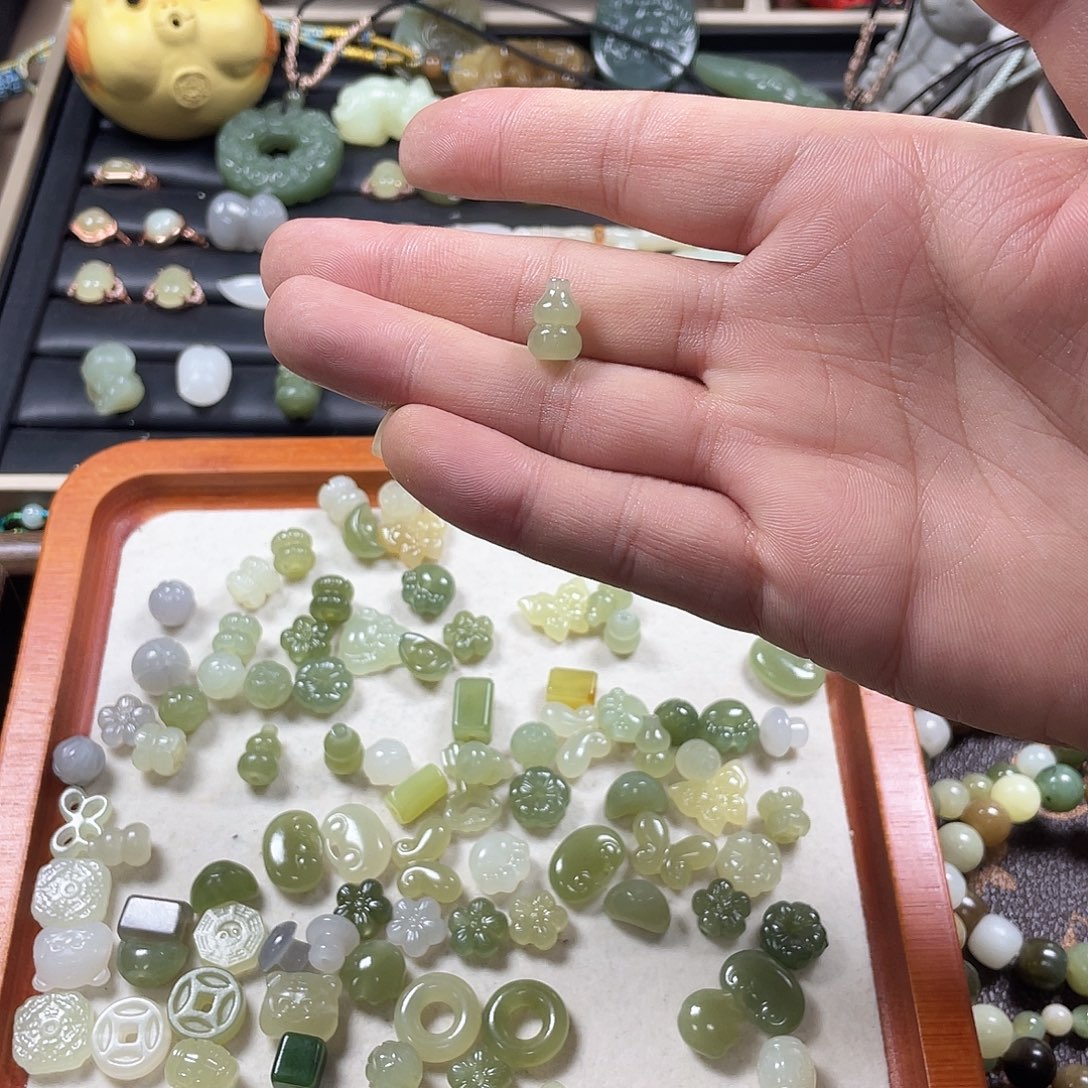 香****和田玉未镶嵌手镯