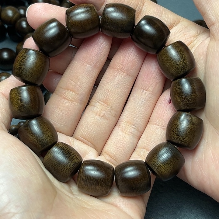 沉香手串白棋玉化