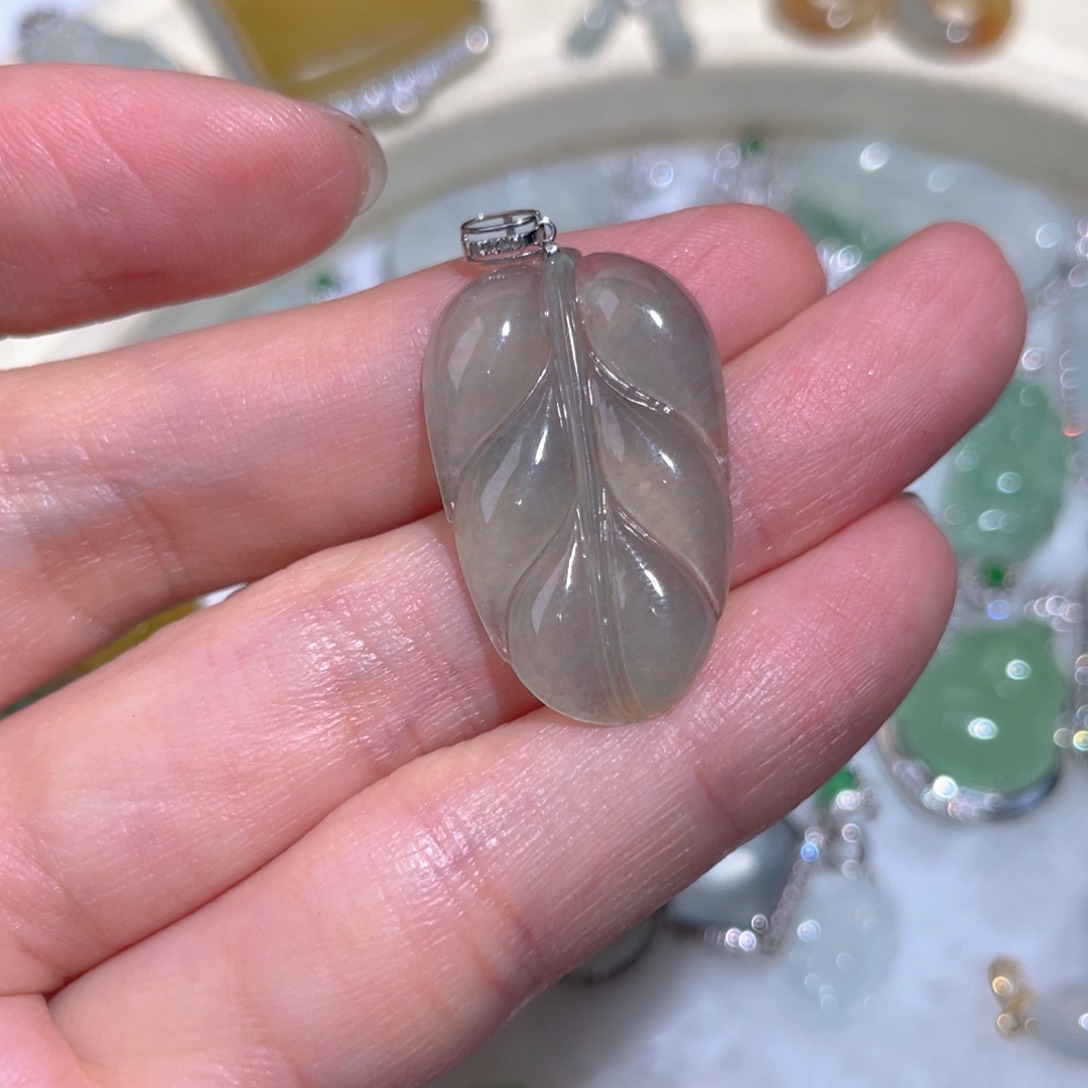 翡翠颈饰18K金镶嵌翡翠