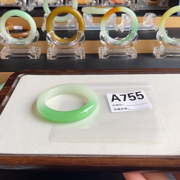 浅***地非金属时尚东陵手镯755