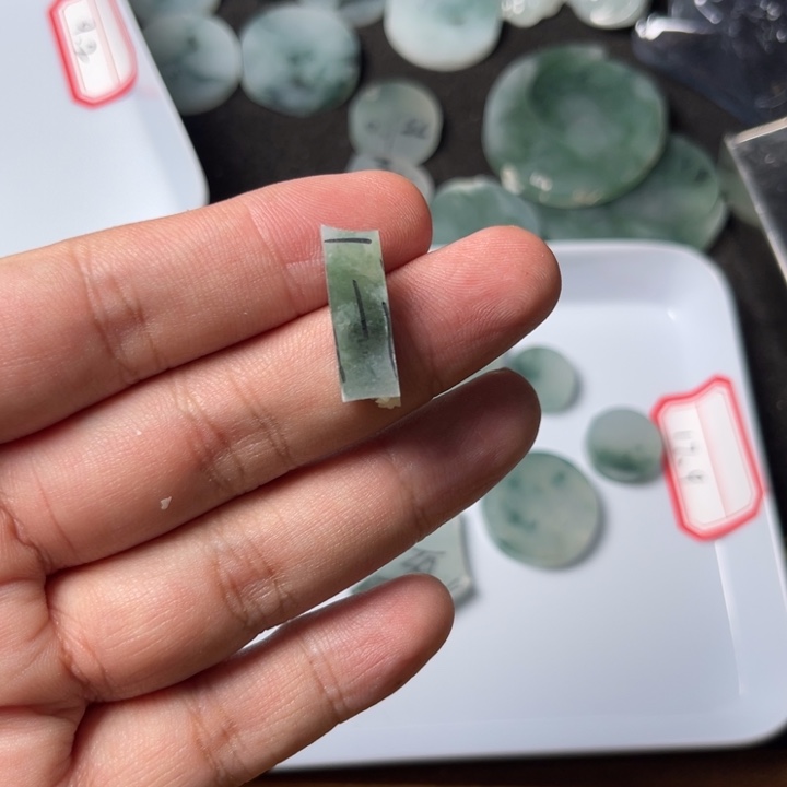 定制翡翠未镶嵌致****己定制