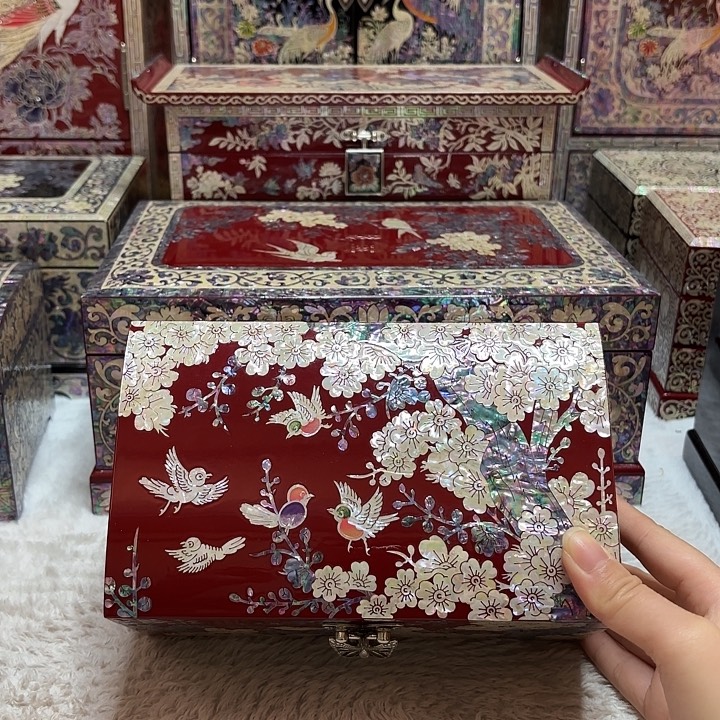 喜上眉梢红色贝底送项链挂板