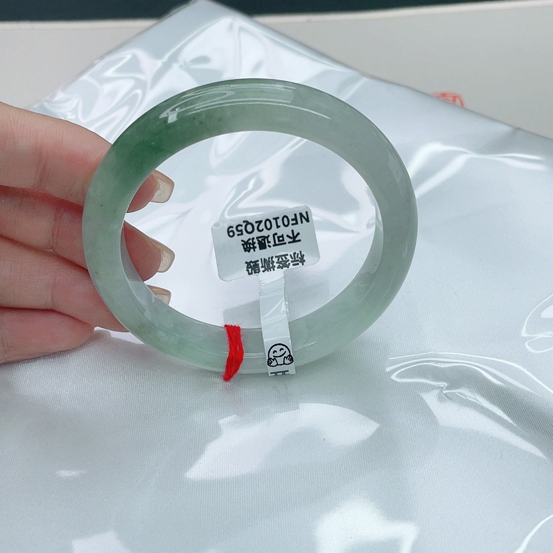 翡翠手镯未镶嵌正53,5