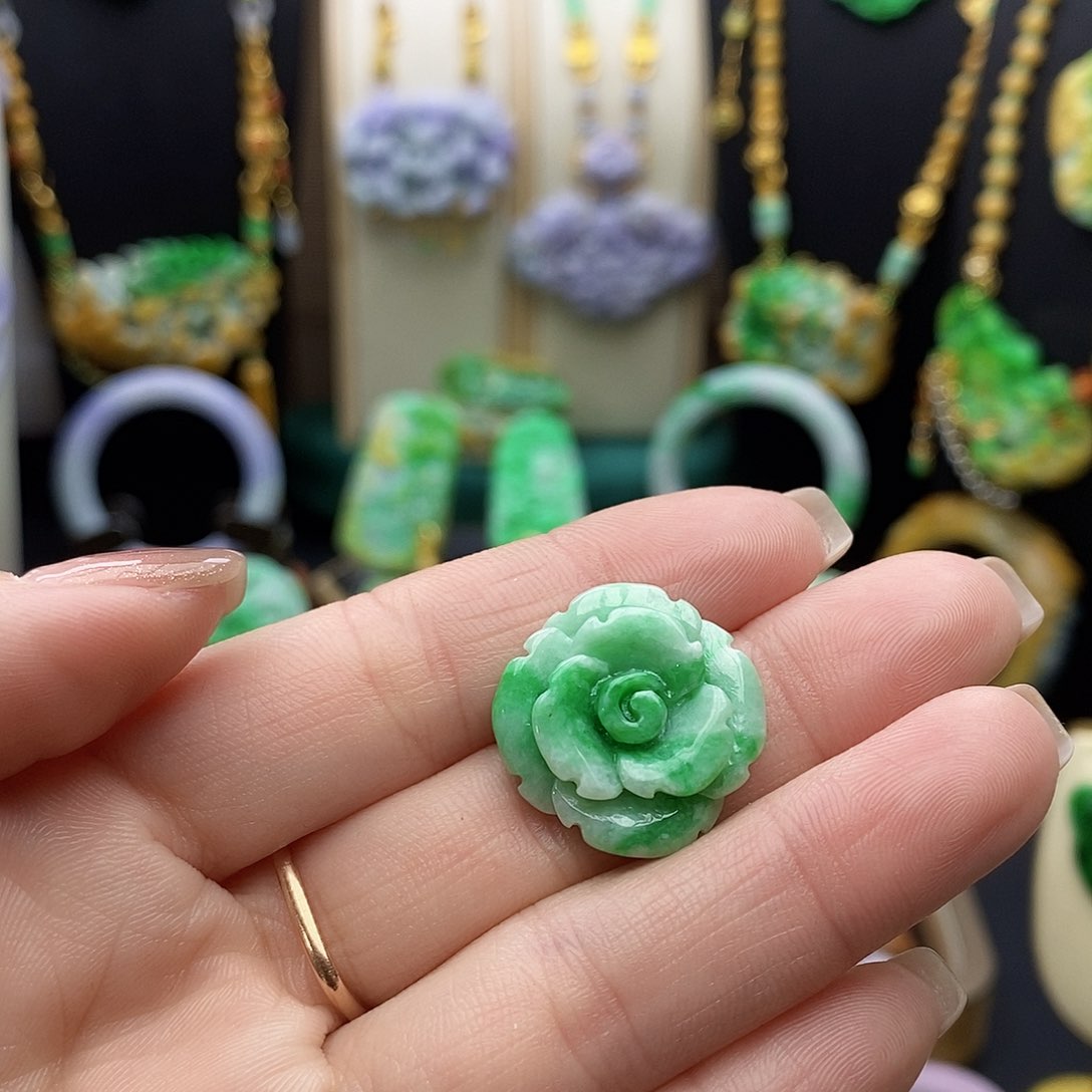 翡翠颈饰未镶嵌天然