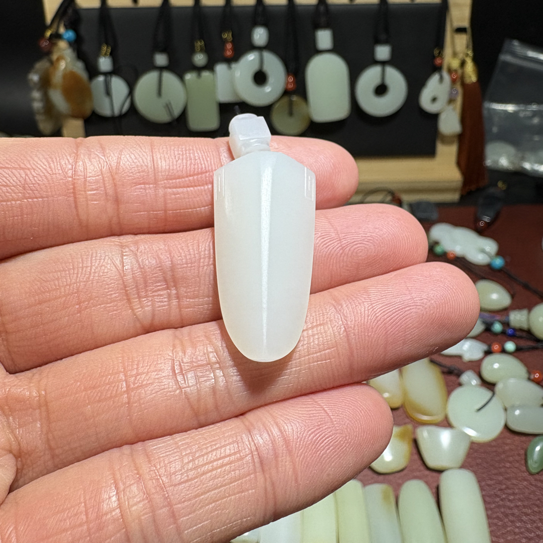 红红玉石三刀蝉吊坠挂件