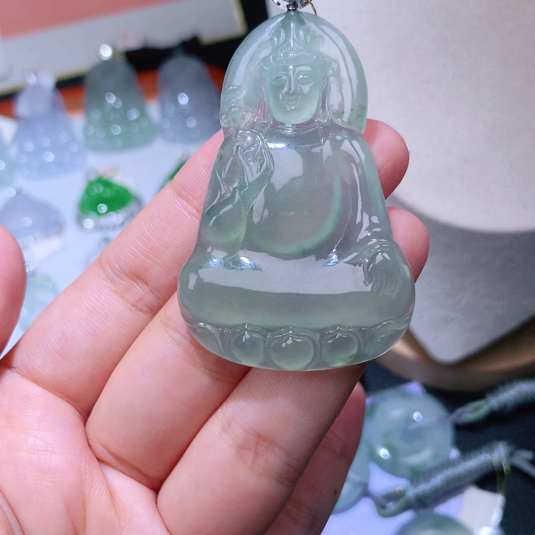 颈饰18K金镶嵌翡翠素衣