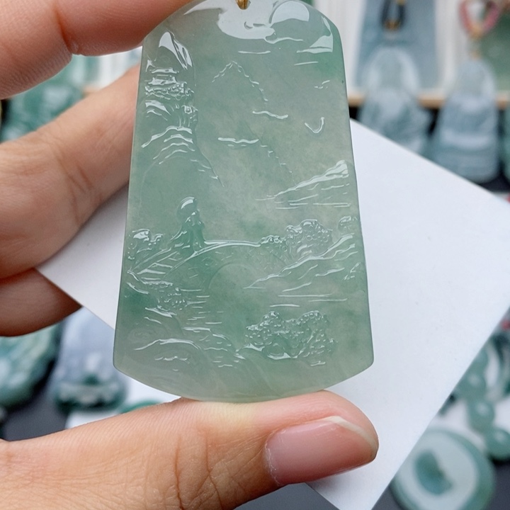 翡翠未镶嵌颈饰山水