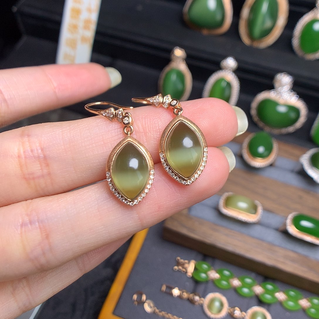 和田玉首饰18K金镶嵌