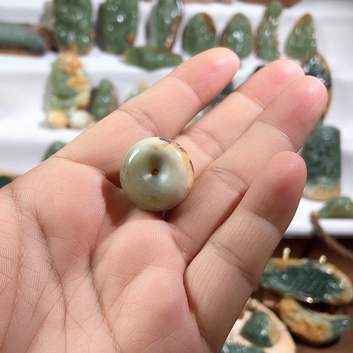 吊坠(不含链)未镶嵌岫岩河磨玉（透闪石质玉）