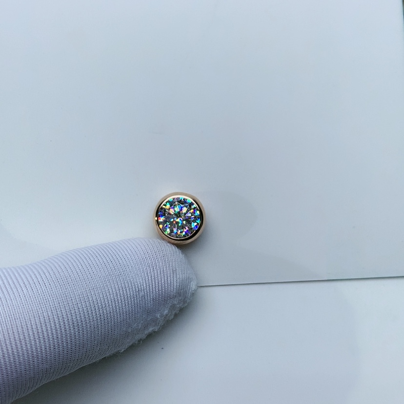 【闪购商品】合成碳硅石吊坠(不含链)18K金镶嵌