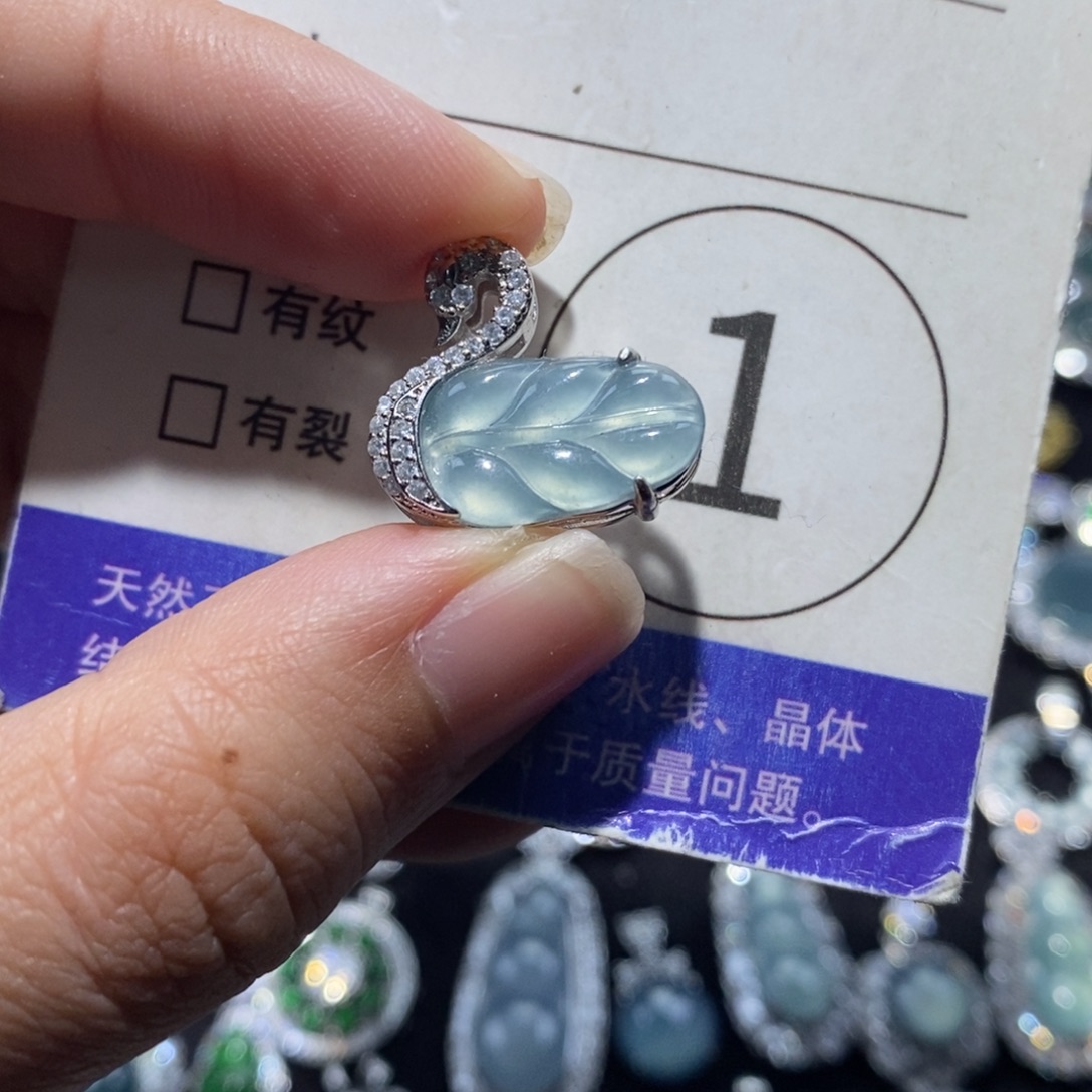 翡翠未镶嵌颈饰翡翠