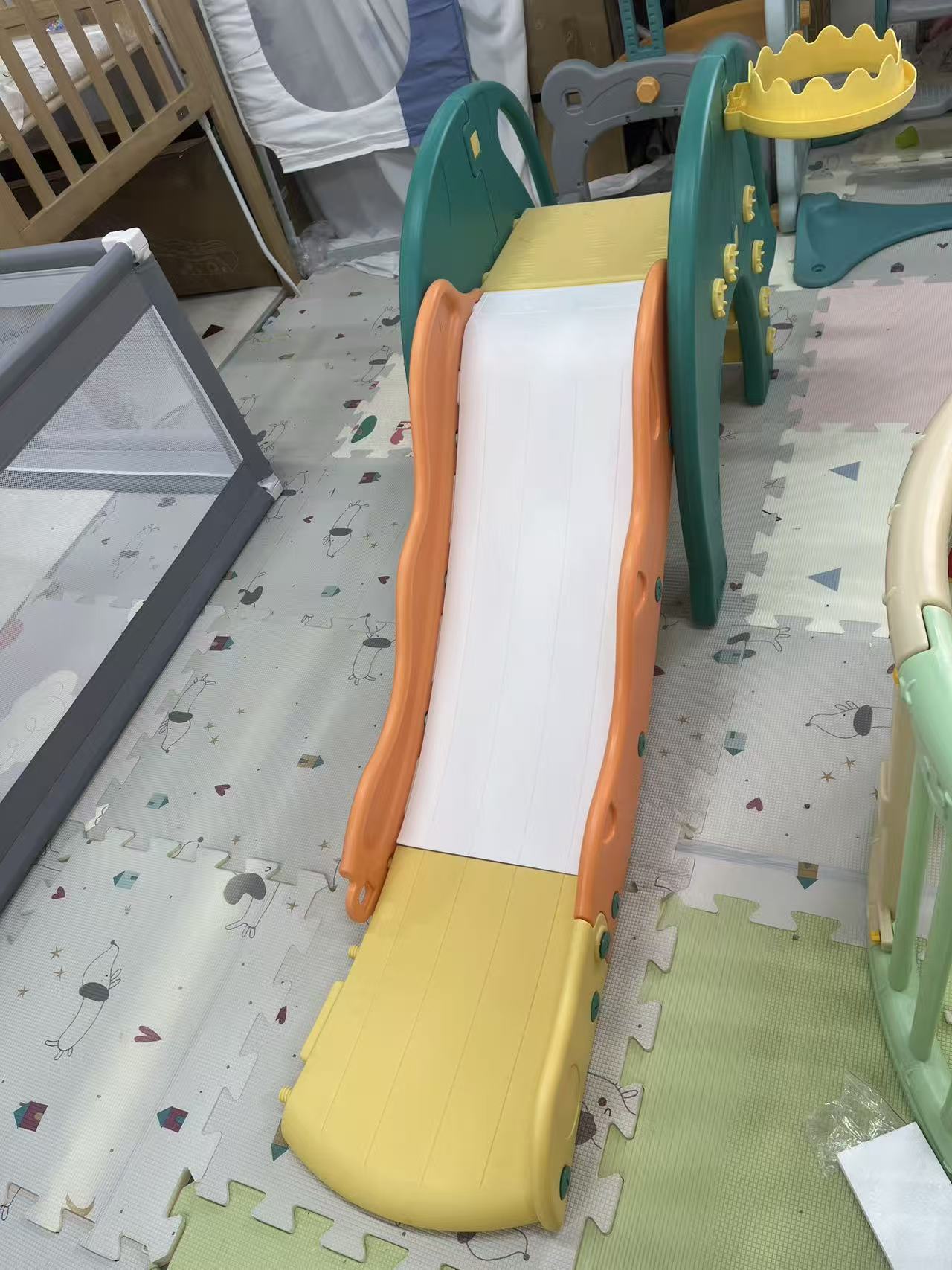 防撞条    孤品 滑梯