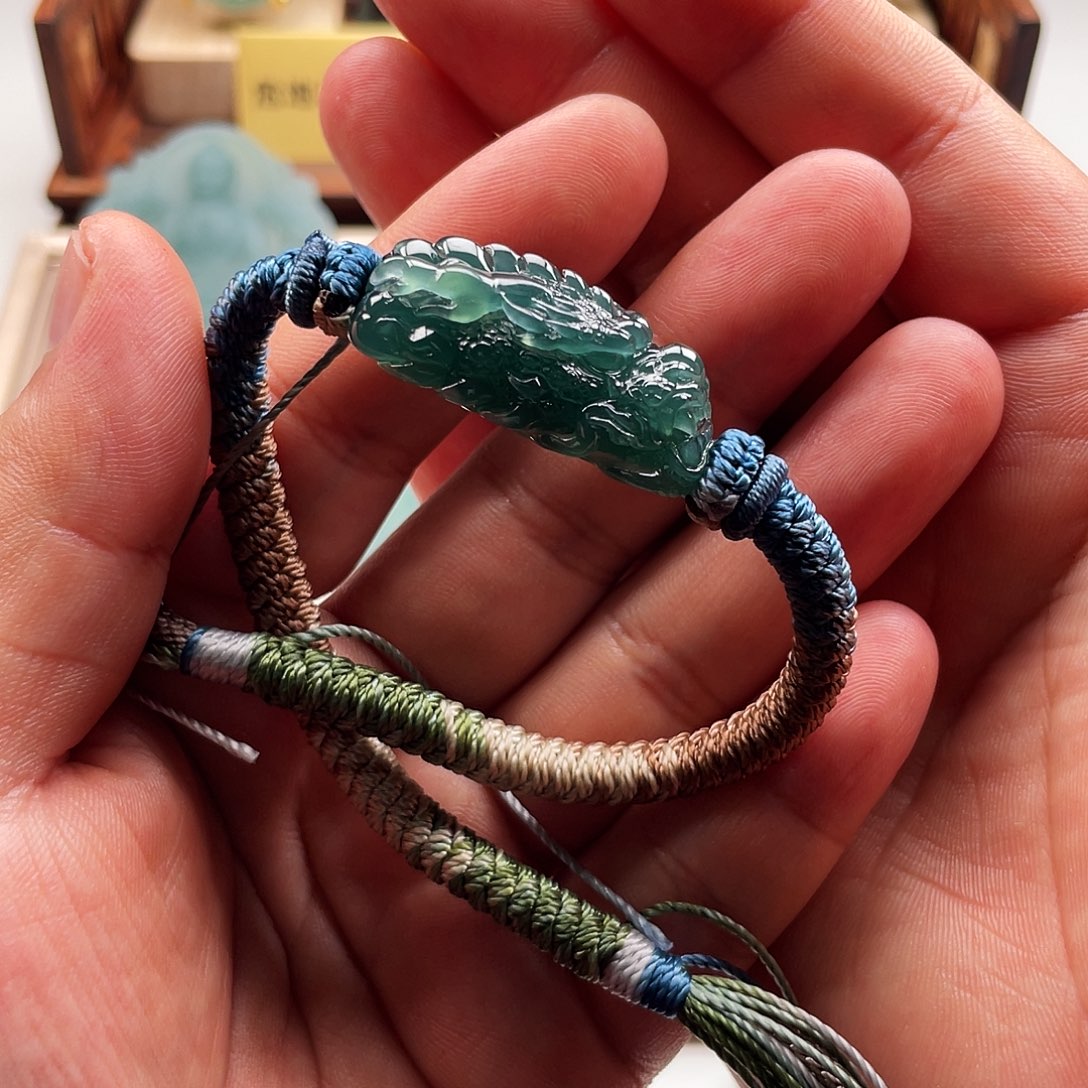 定制翡翠未镶嵌龙头手牌