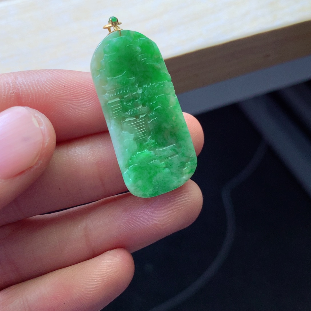 翡翠颈饰18K金镶嵌吊坠