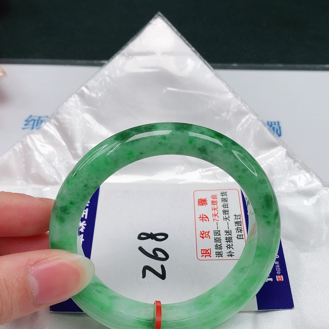 翡翠手镯未镶嵌翡翠