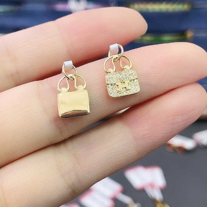 18K金镶嵌吊坠(不含链)钻石多样性发一件