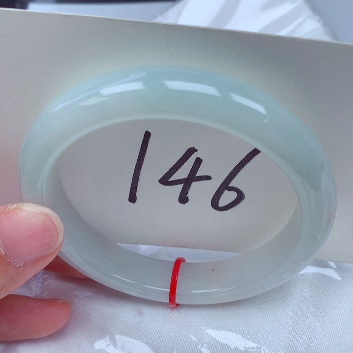 翡翠手镯未镶嵌翡翠