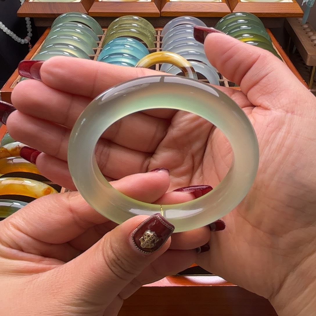 蛇纹石玉手镯未镶嵌