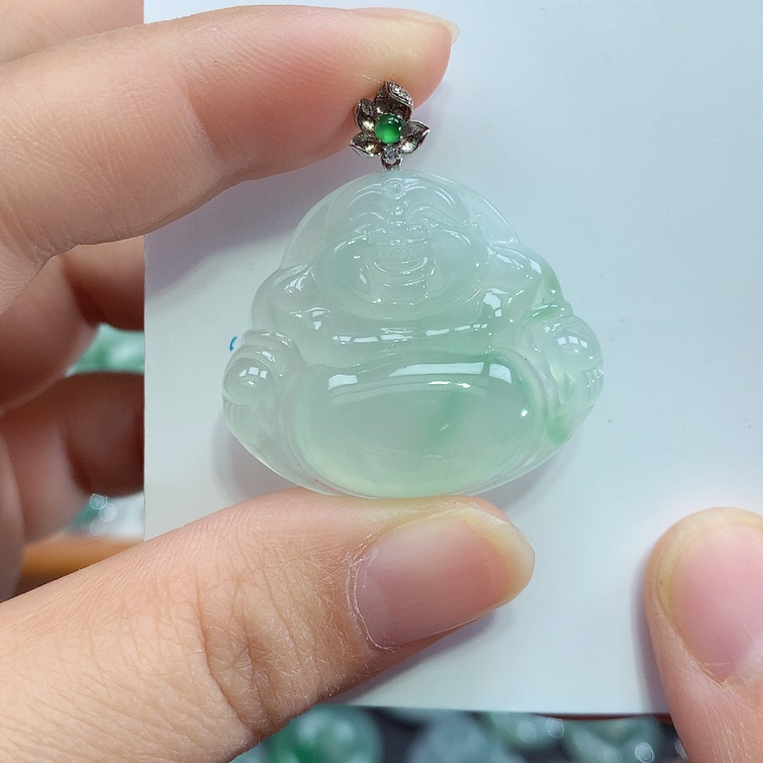 翡翠颈饰18K金镶嵌佛