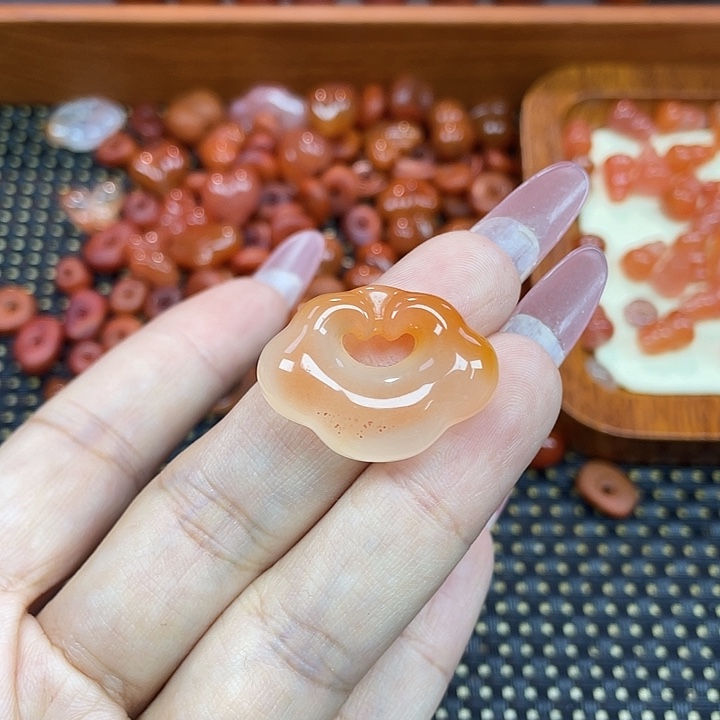 南红玛瑙未镶嵌颈饰平安锁