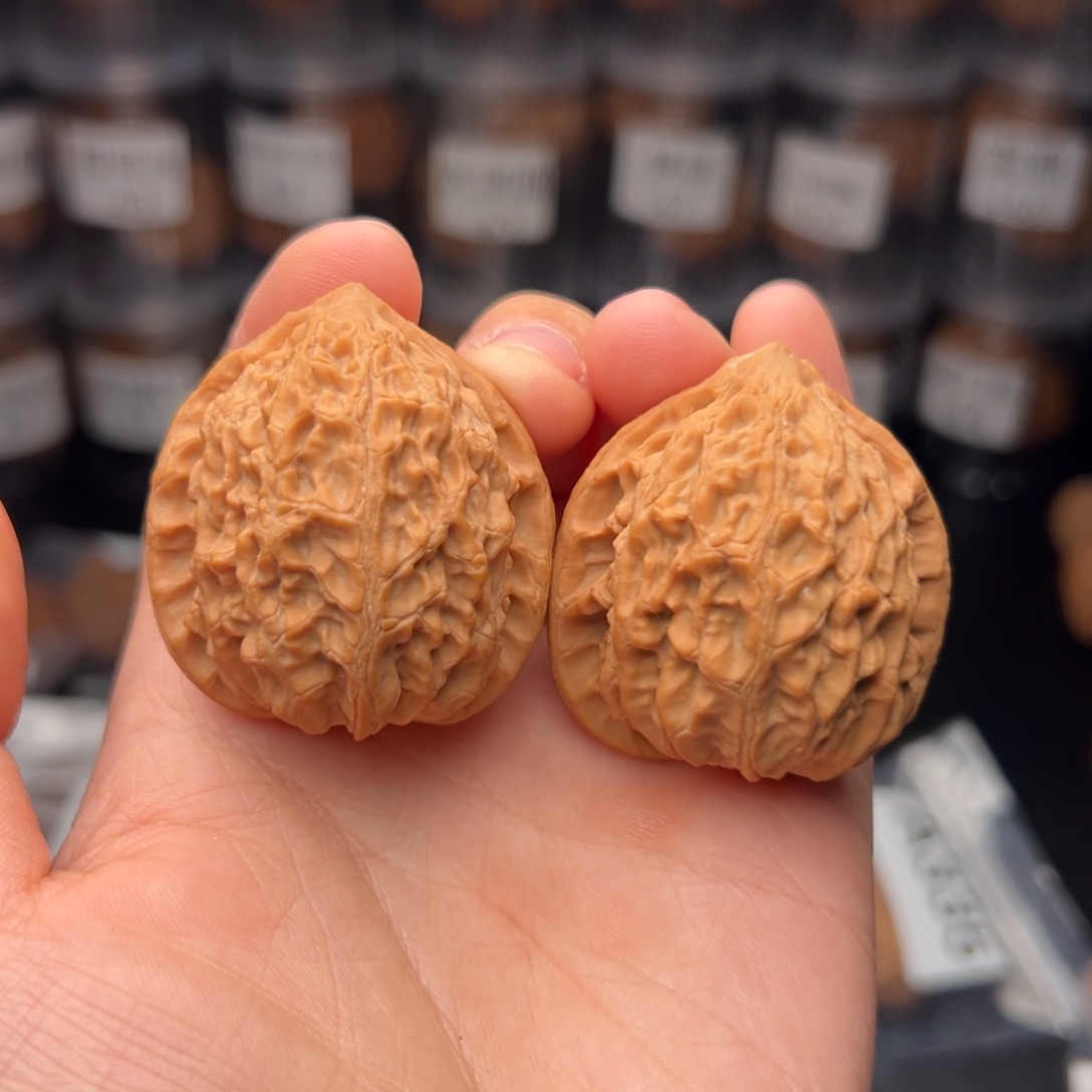 文玩核桃吊坠品****司金牛