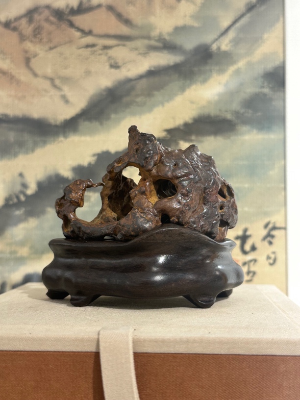 太湖水石 香炉 负翠一痕