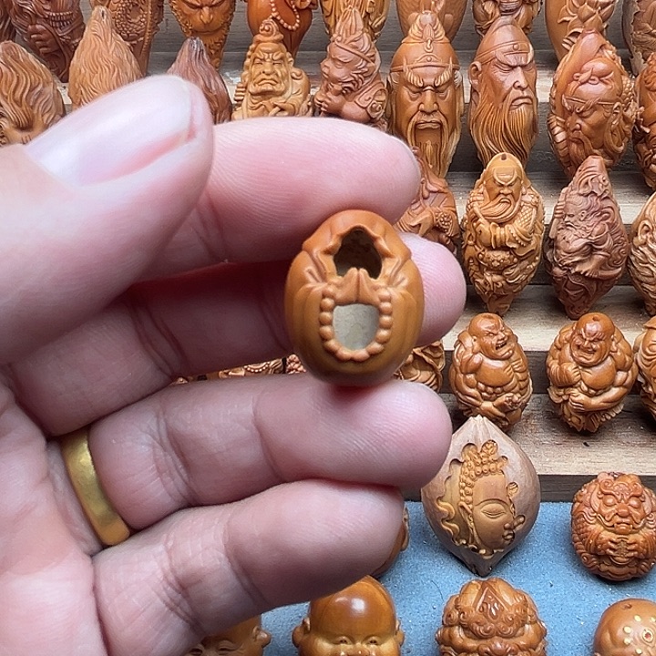 拿***福吊坠橄榄核1.8的孔