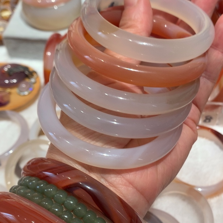 玛瑙/玉髓手镯未镶嵌被****?5861